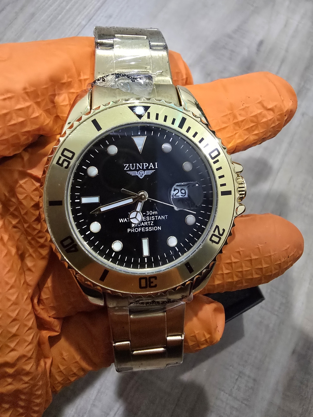 ZUNPAI Gold-Tone Dive Style Watch with Black Dial